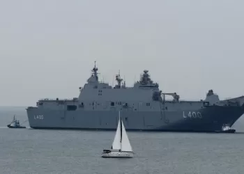 Gemi'de Canlıdır. Yelkenli Tekne de...