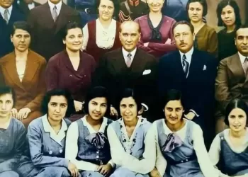 Başöğretmen ''ATATÜRK''