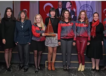 Güzel Kızın Öyküsü ‘’Kupa Kızı’’