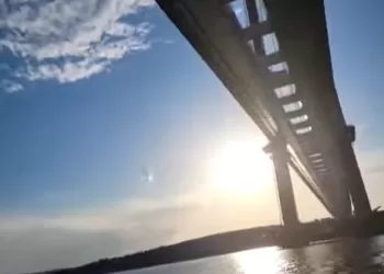 1915 Çanakkale Köprüsü'nün Altından Geçiş