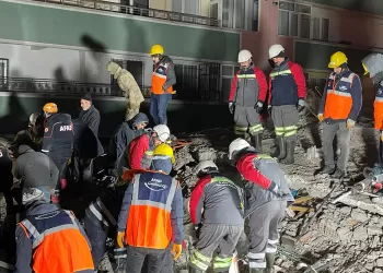 Madenciler Dört Koldan Depremin Yaralarını Sarıyor