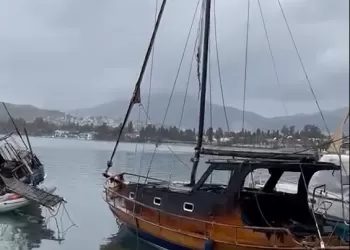 Bodrum Bitez'de Rıhtıma Bağlı Teknelerde Yangın Çıktı