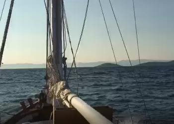 Tırhandil, Balıkesir / Burhaniye açıklarında seyir halinde