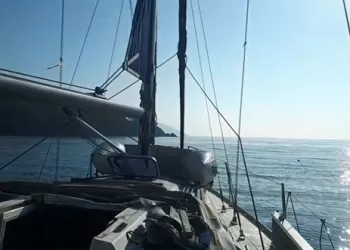 Bizim Bitmeyecek Sevdamız Yelken