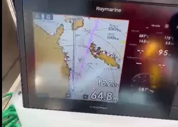 Yelkenle  Adeta Uçuyoruz