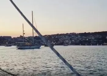 Huzurlu Bir Limana Demir Attık