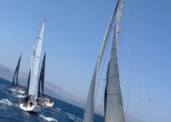 Yelkenliler Tam Yol Seyir Halinde