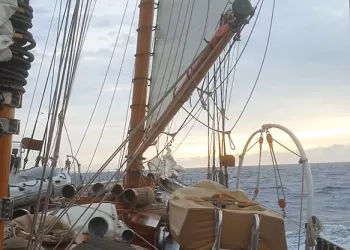 ''Germania Nova'' Sert Havada Yelkenlerini Açmış, Yol Alıyor