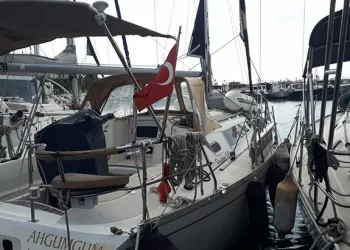 Kendisini Yelkencilere Emanet Etti