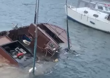 Fırtınada Batan Tekne Çıkartılırken Kırıldı