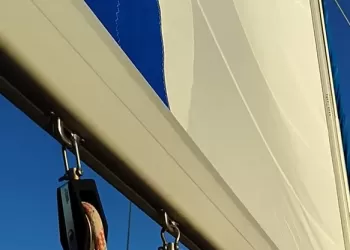 20 Knot Lodosla birlikte Kuşadası'na doğru yol alıyoruz