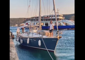 Doğuştan Denizci Mavinin Her Tonuna Aşık