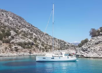 Yelkenlisini Sattırdı