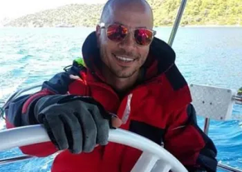 Dalgalar Pruvadan Geliyor