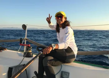 Hayat Beni Hep Tutkuyla Yelkene Yöneltti