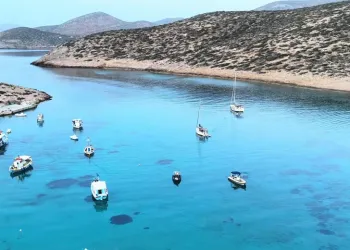 Koufonisia’nın Kalbinde Üç Kişilik Bir Kutlama