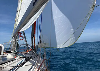 Trekka, Okyanusun Çamurlu Sularında Yol Alıyor