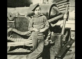 Barut Maymunları (Powder Monkey) Bir Savaş Gemisinin Gölgesinde