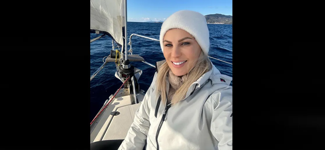 A Storyteller in the wake of the wind: Derya Özel