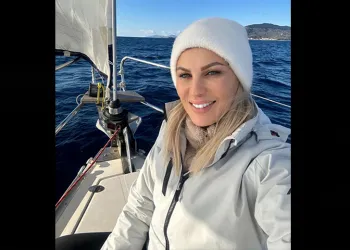 A Storyteller in the wake of the wind: Derya Özel