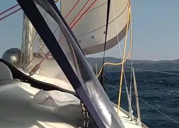 25 Knot Esen Havada Trilye'ye Yaklaşırken