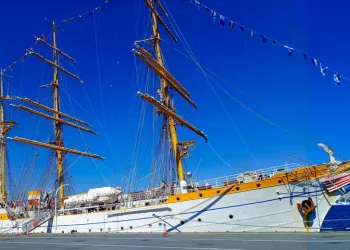 Romanya Deniz Kuvvetleri Okul gemisi "Mircea" İstanbul Limanı'nı Ziyaret Etti